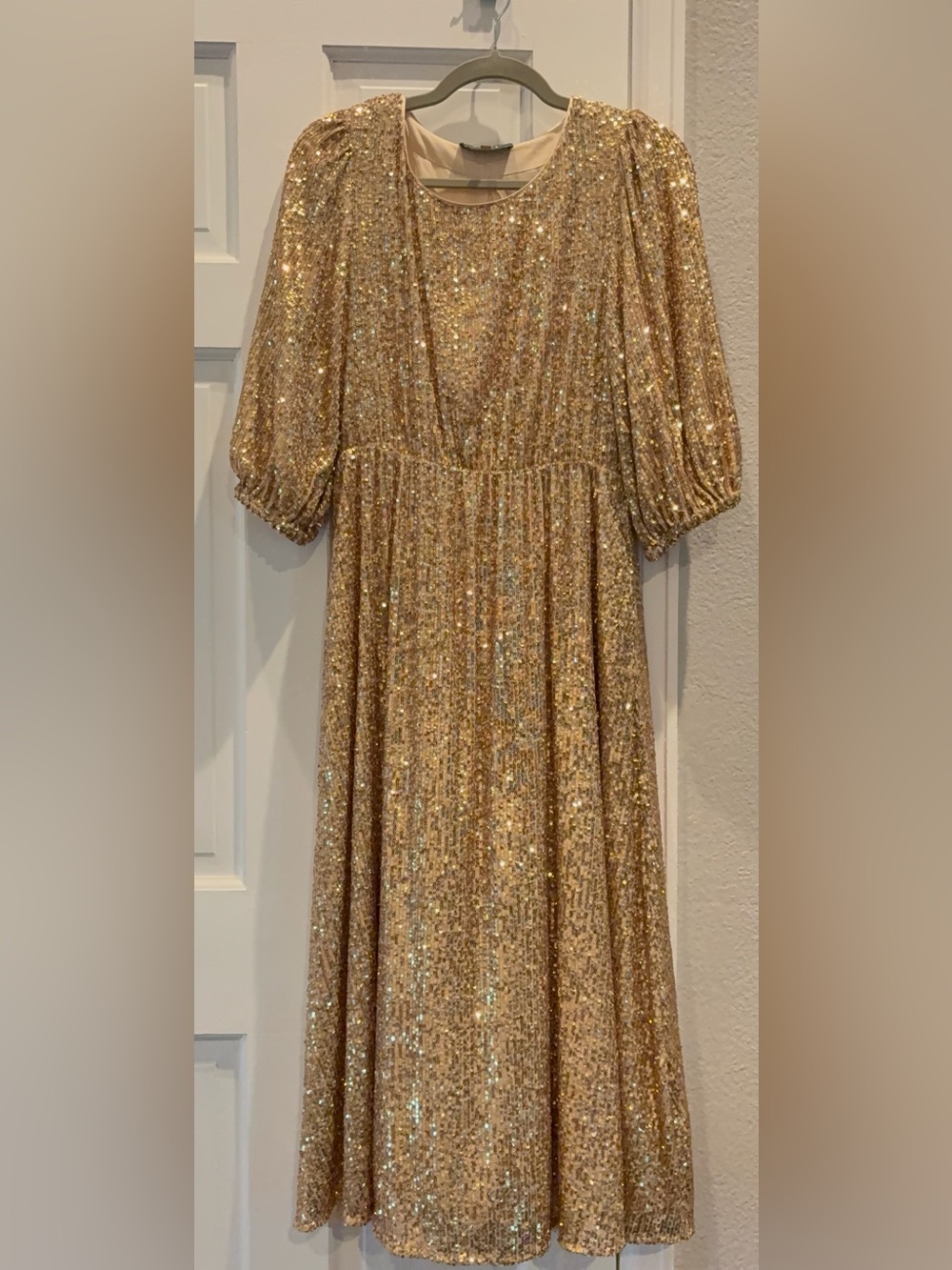 WYSE LONDON Isla Gold Sequin Midi Dress EUC